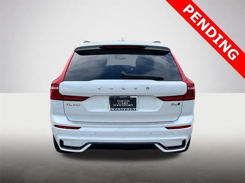 2023 Volvo XC60 B6 AWD Ultimate Dark