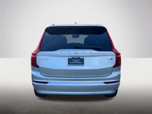 2022 Volvo XC90 T5 AWD Momentum 7 Seater