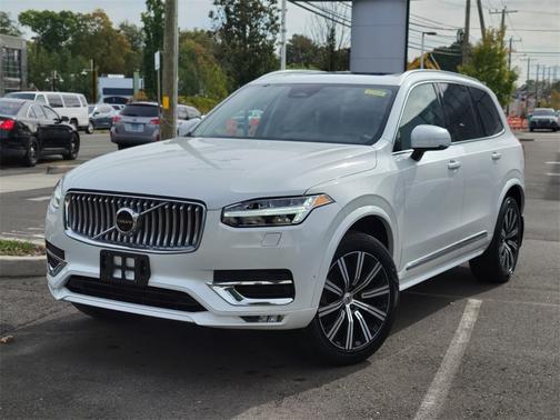 2023 Volvo XC90 B6 AWD Plus 6-Seater
