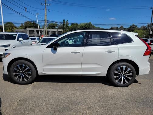 2025 Volvo XC60 B5 Plus