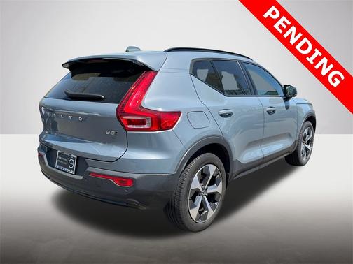 2023 Volvo XC40 B5 AWD Plus Dark