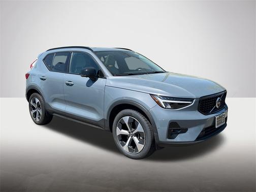 2023 Volvo XC40 B5 AWD Plus Dark