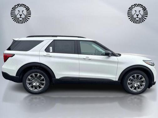 Star White Metallic Tri-Coat 2026 Ford Explorer Active