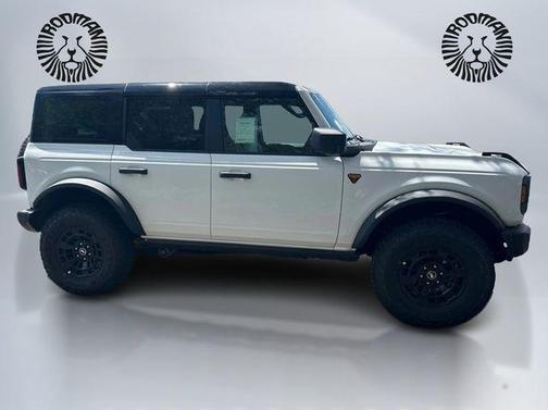 Oxford White 2026 Ford Bronco Badlands