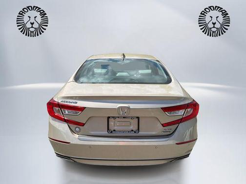 Platinum White Pearl 2018 Honda Accord Touring 2.0T