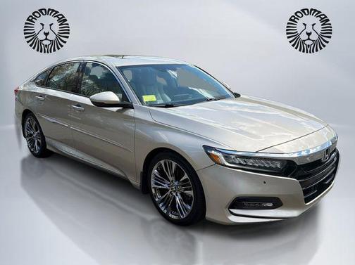 Platinum White Pearl 2018 Honda Accord Touring 2.0T