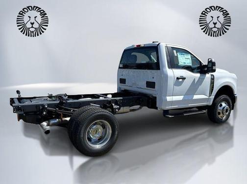 Oxford White 2026 Ford F-350 XL