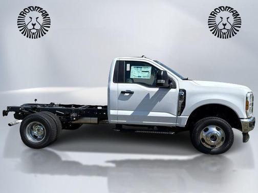 Oxford White 2026 Ford F-350 XL