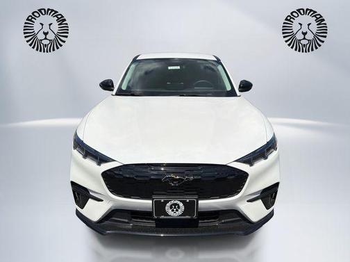 Star White Metallic Tri-Coat 2026 Ford Mustang Mach-E Premium