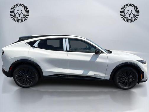 Star White Metallic Tri-Coat 2026 Ford Mustang Mach-E Premium