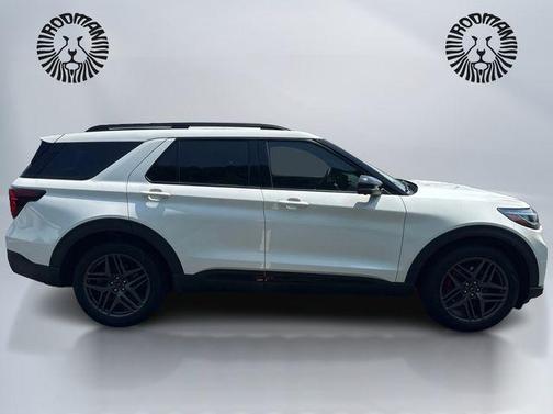 Star White Metallic Tri-Coat 2025 Ford Explorer ST