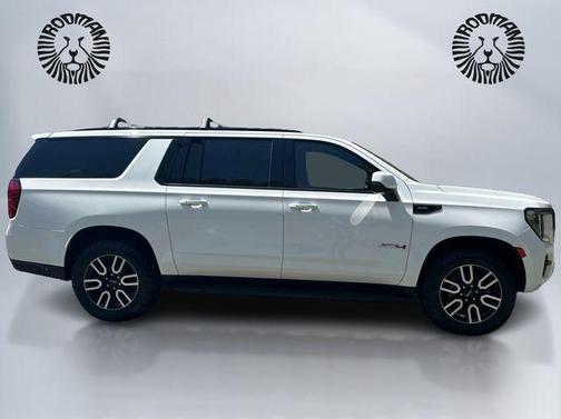 Summit White 2022 GMC Yukon XL 4WD AT4