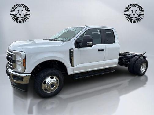 Oxford White 2026 Ford F-350 XL