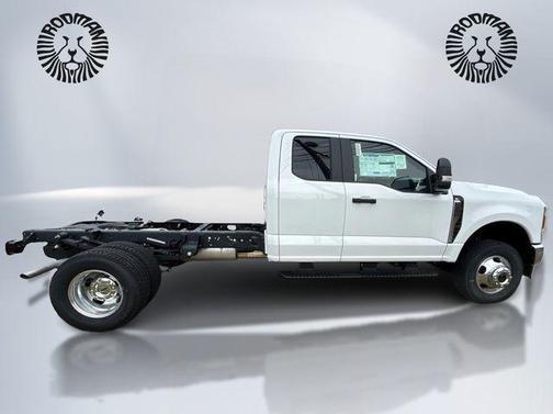 Oxford White 2026 Ford F-350 XL