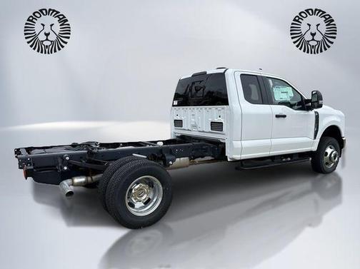 Oxford White 2026 Ford F-350 XL