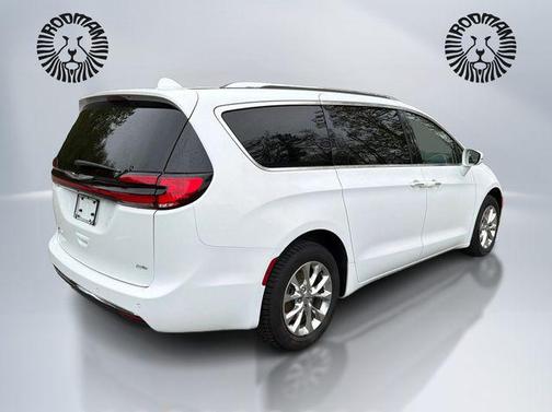 Bright White Clearcoat 2021 Chrysler Pacifica Touring L