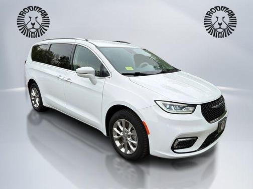 Bright White Clearcoat 2021 Chrysler Pacifica Touring L