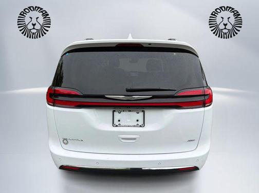 Bright White Clearcoat 2021 Chrysler Pacifica Touring L
