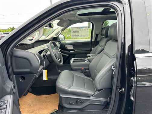 2025 Ford Expedition Max Active 4x4