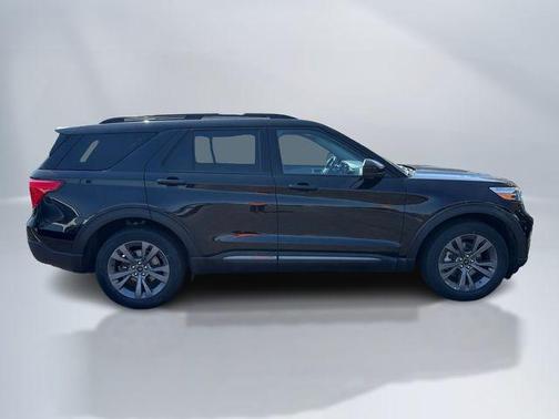 Agate Black Metallic 2022 Ford Explorer XLT