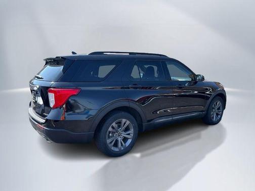 Agate Black Metallic 2022 Ford Explorer XLT