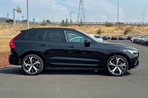 2023 Volvo XC60 Recharge Plug-In Hybrid T8 Ultimate Dark Theme