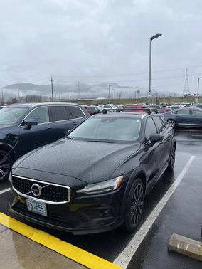 2022 Volvo V60 Cross Country T5