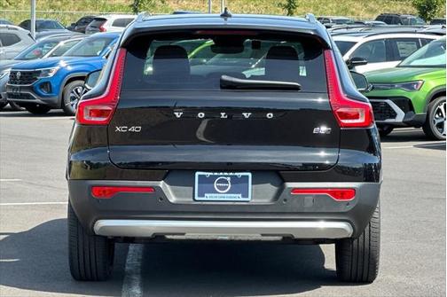 2025 Volvo XC40 B5 Plus Bright Theme