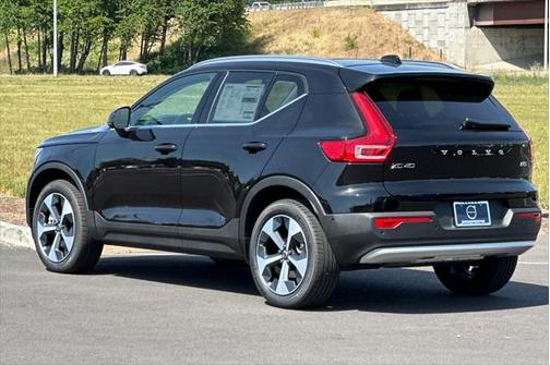 2025 Volvo XC40 B5 Plus Bright Theme