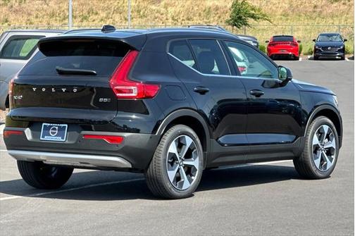 2025 Volvo XC40 B5 Plus Bright Theme