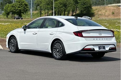 2022 Hyundai SONATA Hybrid SE
