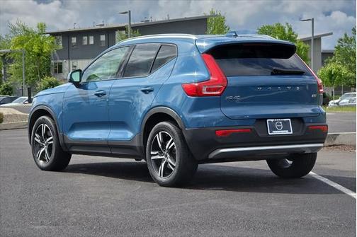 2023 Volvo XC40 B5 Core