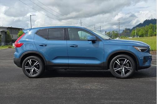 2023 Volvo XC40 B5 Core