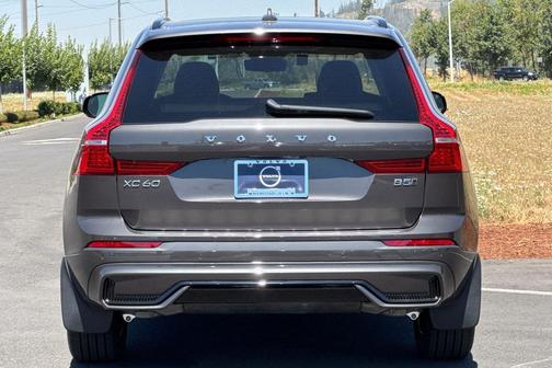 2025 Volvo XC60 B5 Core