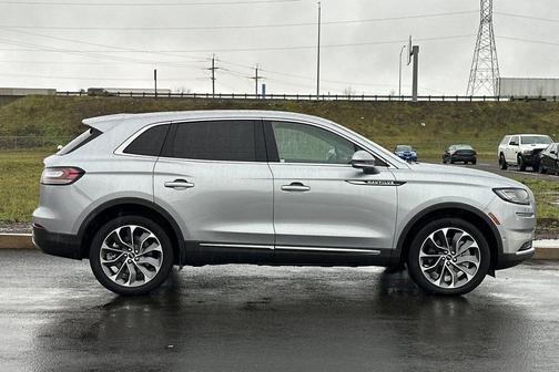 Silver Radiance Metallic Clearcoat 2023 Lincoln Nautilus Reserve