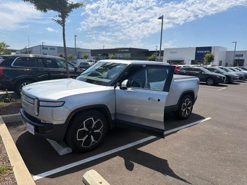 LA Silver 2023 Rivian R1T Adventure Dual Motor Max Pack