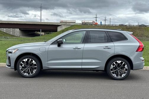 Vapour Grey Metallic 2026 Volvo XC60 Plug-In Hybrid Plus, T8 AWD Electric/Gasoline, Dark