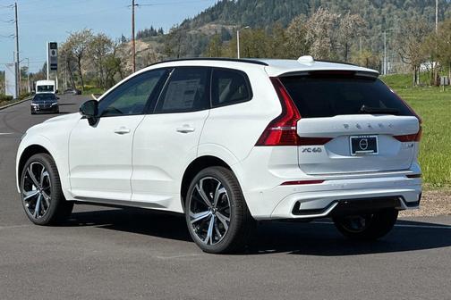 2025 Volvo XC60 B5 Ultra