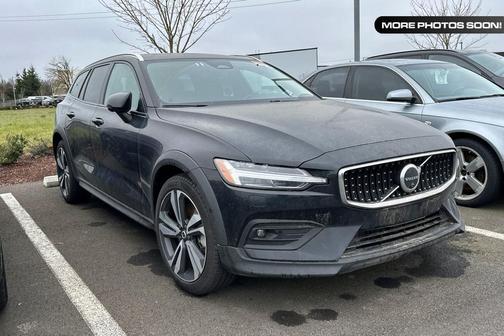 2025 Volvo V60 Cross Country Plus, B5 AWD Gas (mild hybrid)