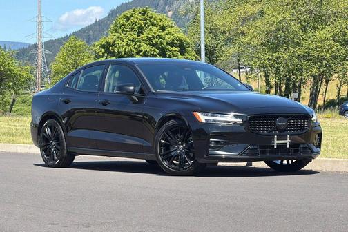 Onyx Black Metallic 2024 Volvo S60 B5 Plus Black Edition