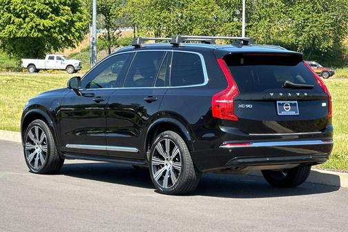 Onyx Black Metallic 2023 Volvo XC90 Recharge Plug-In Hybrid T8 Plus Bright Theme 7-Seater