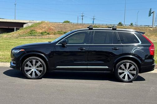 Onyx Black Metallic 2023 Volvo XC90 Recharge Plug-In Hybrid T8 Plus Bright Theme 7-Seater