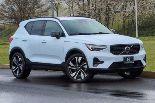 Cloud Blue 2024 Volvo XC40 B5 Plus Dark Theme