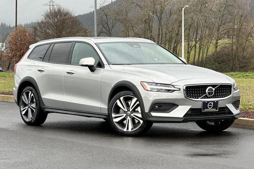 2025 Volvo V60 Cross Country Plus, B5 AWD Gas (mild hybrid)