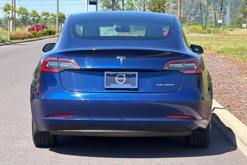 Deep Blue Metallic 2022 Tesla Model 3 Long Range