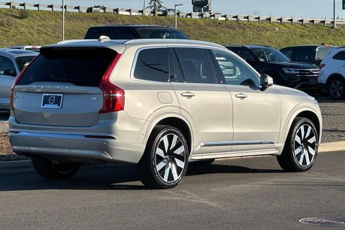 2024 Volvo XC90 Recharge Plug-In Hybrid T8 Plus Bright Theme 7-Seater