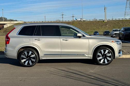 2024 Volvo XC90 Recharge Plug-In Hybrid T8 Plus Bright Theme 7-Seater