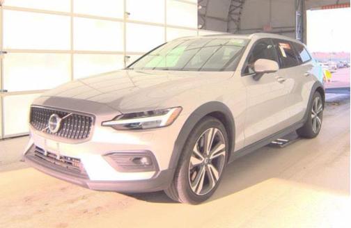 2025 Volvo V60 Cross Country Plus, B5 AWD Gas (mild hybrid)