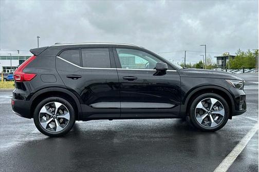 2024 Volvo XC40 B5 Core Bright Theme