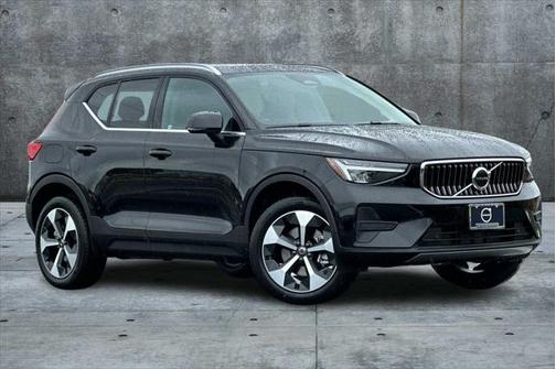 2024 Volvo XC40 B5 Core Bright Theme